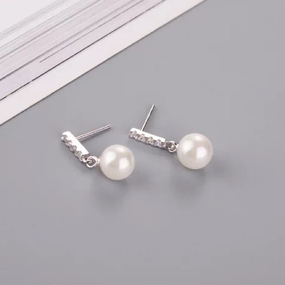 925 Sterling Silver Cubic Zirconia Pearl Earrings - Picture 3 of 4